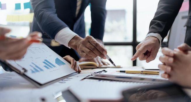 TSX:SII - Precious Metals Boom Driving Sprott Higher – Should Investors Watch?