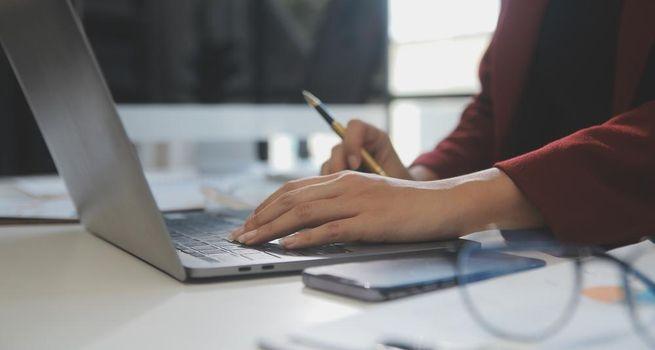 Why Alternative Asset Managers Like Sprott Are Back in Focus?