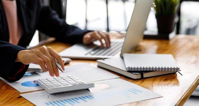 Brookfield (TSX:BN) Grabs Attention After Multiplex Sale Highlights Global Infrastructure Strategy