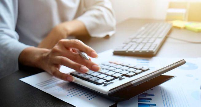 Superior Plus Corp. Faces Renewed Selling Pressure as Market Sentiment Weakens Amid Industry Headwinds
