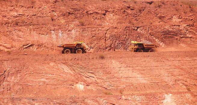Why Are Investors Closely Watching TSXV:NEXG - NexGold Mining Amid Strong Precious Metals Demand?