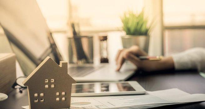 Why Are Canadian REIT Stocks Like TSX:BEI.UN - Boardwalk REIT Falling in May 2026?