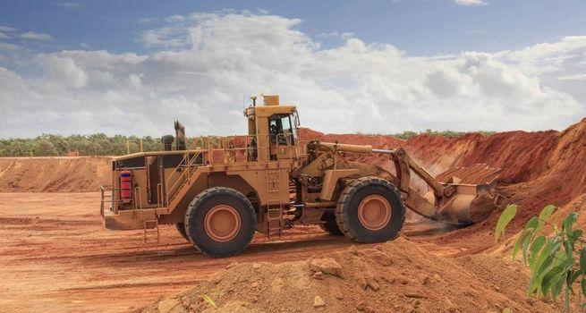 Is G Mining Ventures Corp. Under Pressure Amid Rising Execution Risks and Market Uncertainty?
