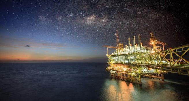 TSX Rebounds as Geopolitical Tensions Ease: Energy and Miners Lead the Charge