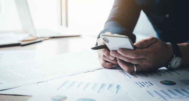 How Do Rising Interest Rates Shape the Performance of TSX Dividend Stocks?