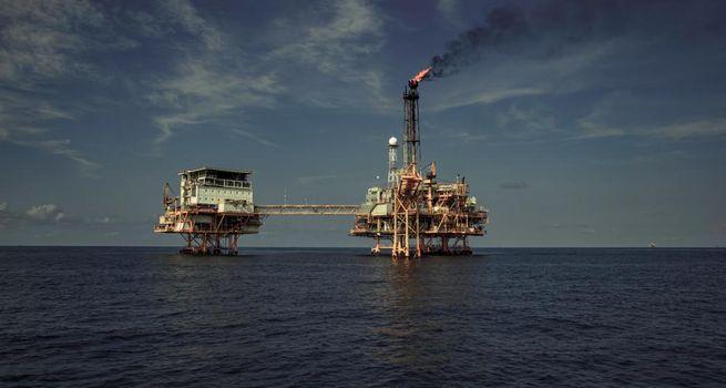Ovintiv Inc (TSE:OVV) Shares Slip After USD 3B Anadarko Asset Sale Announcement