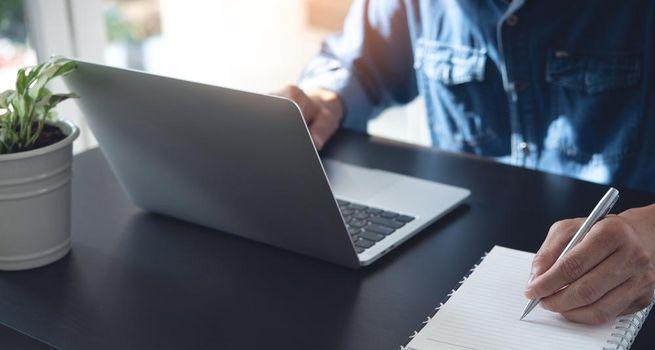Extendicare (TSX:EXE) Rises as Healthcare and Seniors Care Demand Stays Strong