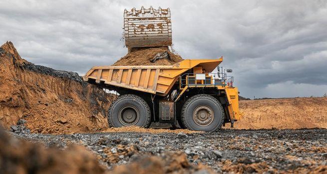 Can Hudbay Minerals Inc (TSE:HBM) Sustain Record 2025 Revenue and Copper Production Growth?