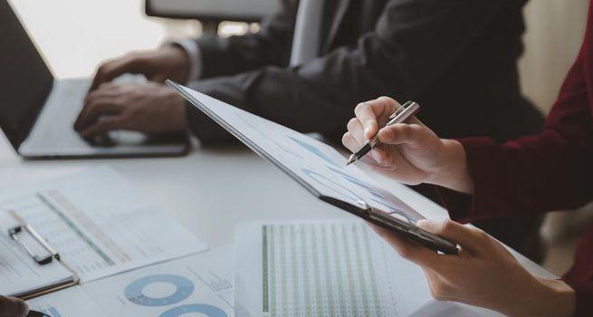 Should TSX Investors Focus on Dividend Yield or Total Return for Maximum Wealth?
