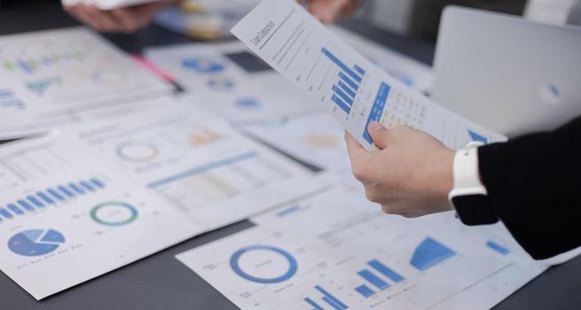 Flint Corp. Recovery Faces Scrutiny Despite Broader Market Strength and Improving Sentiment
