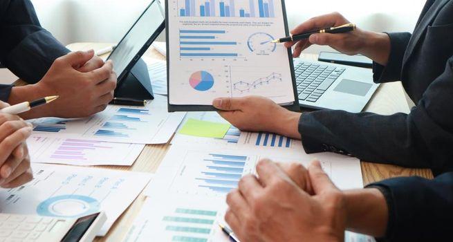 Centaurus Energy Inc Stock Under Pressure as Weak Oil Sentiment and Financial Stress Drive Downside Risk