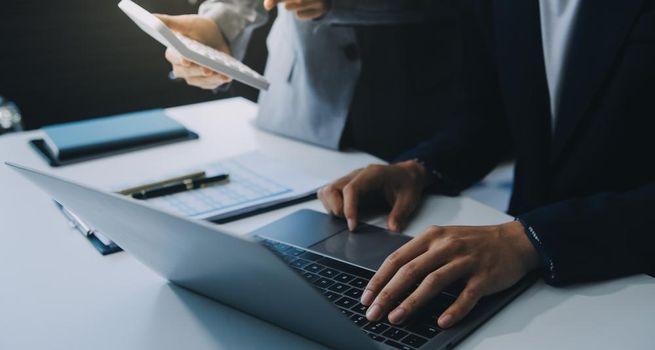 Descartes Systems Group Inc. (TSX:DSG) Benefits from Global Supply Chain Digitization and Expanding Logistics Technology Demand