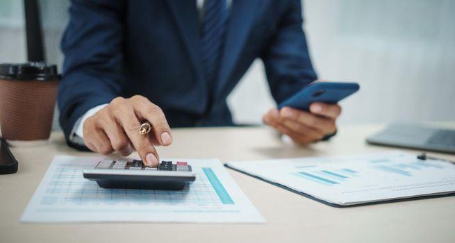 TSX:FORA - VerticalScope Holdings Falls Today: Is This a Dip to Buy or a Warning Signal?