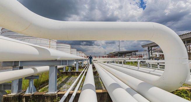 Total Energy Services Stock Slides as Energy Weakness and Geopolitical Risks Weigh on Outlook