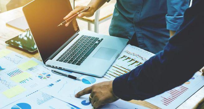 Why Are Canadians Watching Oil Prices and Mortgage Rates More Closely Again?