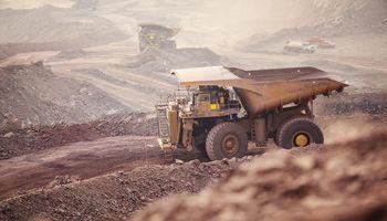 How Are Gold Prices, Middle East Tensions And Global Markets Affecting TSXV:ASE?