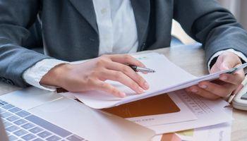 Reitmans Stock Drops: Is This a Buying Opportunity or Warning Sign?