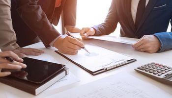 Automotive Finco’s 15% Dividend Yield Is Hard to Ignore — But AFCC.H Investors Need to Watch the Payout Risk