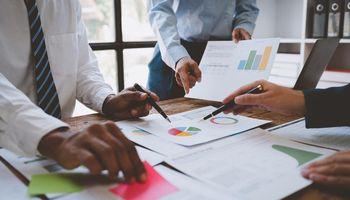 Can Magna International’s Global Auto Footprint Support Its 3.16% Dividend Yield?