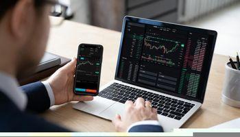 Why Canada's Transportation & Logistics Sector Is Gaining Momentum in 2026: Top TSX Stocks to Watch