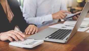 Premium Global Income Split (PGIC) Is Yielding Over 13% — High Income or High Risk?