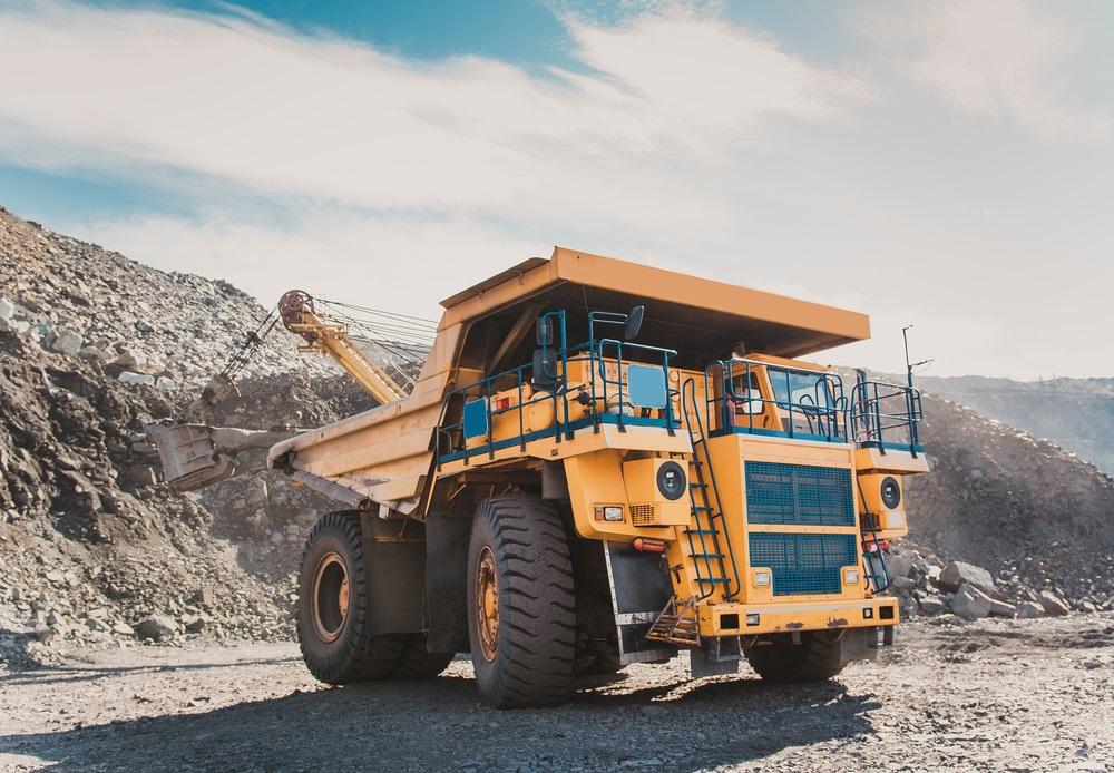 Why Did TSXV:AUX - Gold X Mining Fall 3.91% Despite Strong Gold Prices and Safe-Haven Demand?