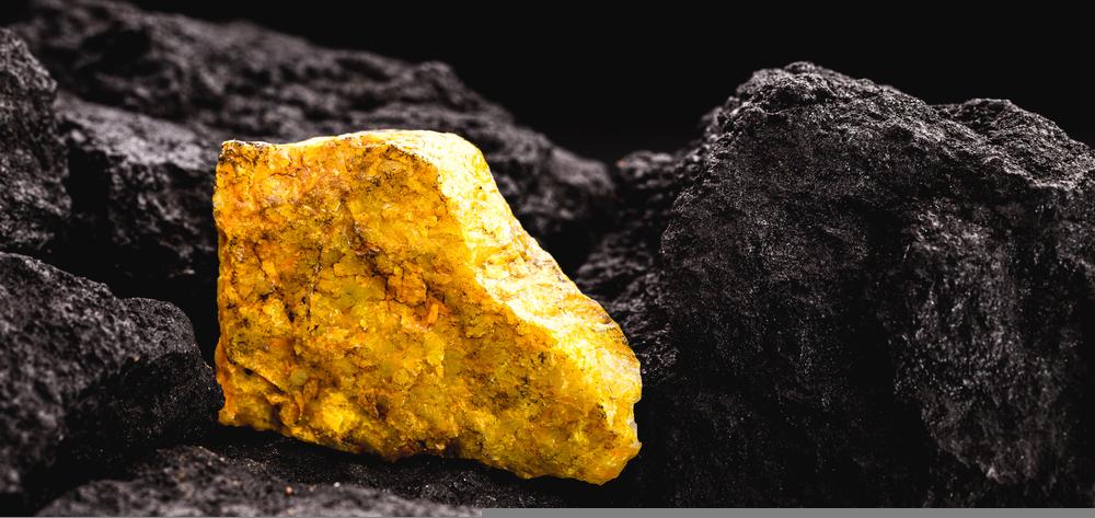 Alamos Gold (TSX:AGI) Advances Lynn Lake Project, Q4 Earnings Triple on Higher Income and Investment Gains